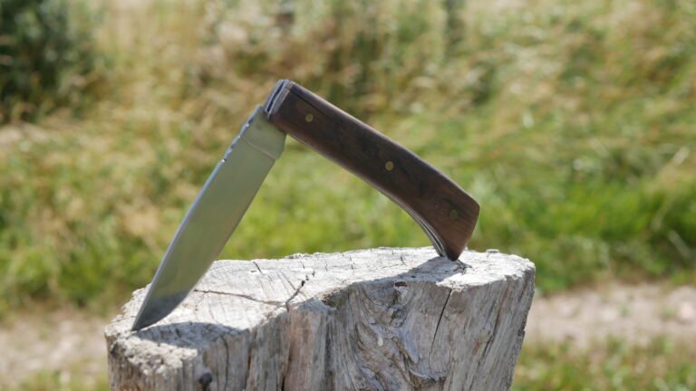 Acier au carbone XC75 et manche en chataignier