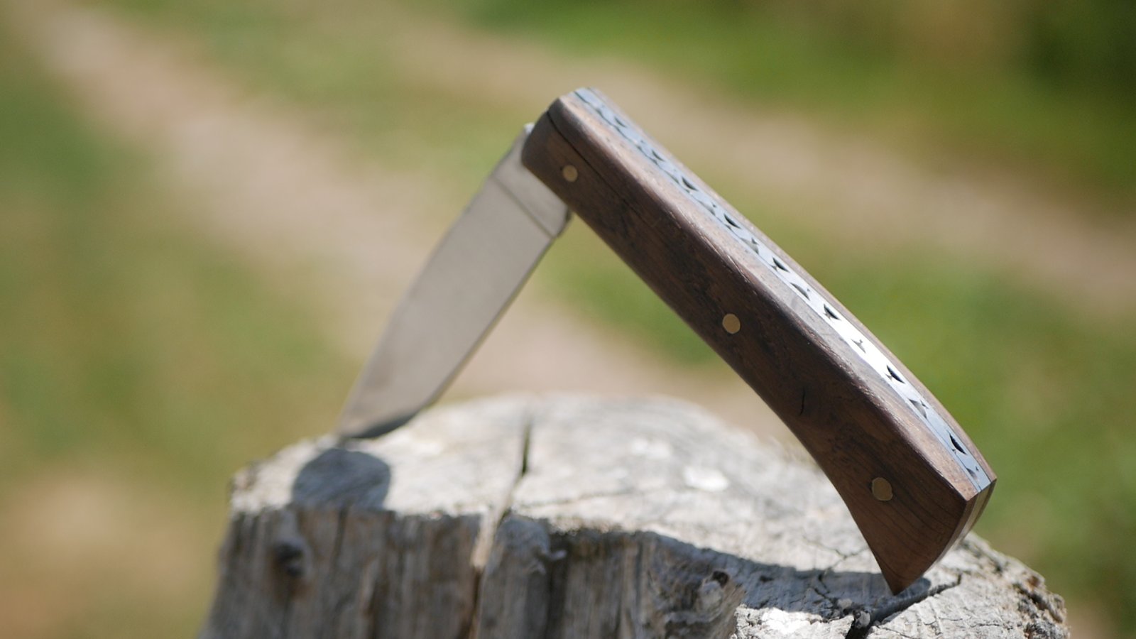 Acier au carbone XC75 et manche en chataignier