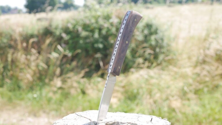 Acier au carbone XC75 et manche en chataignier